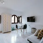 Complete Studio With Terrace - 1Bth- La Giralda